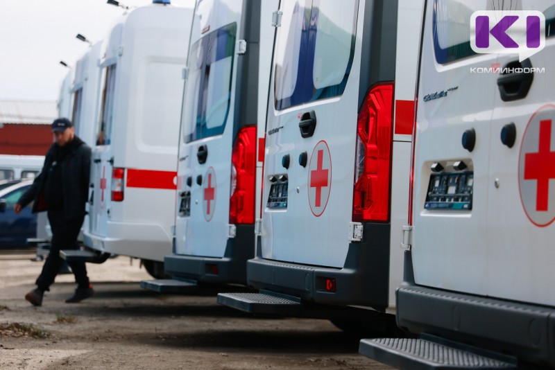 В Коми медикам передали ключи от 9 машин скорой помощи