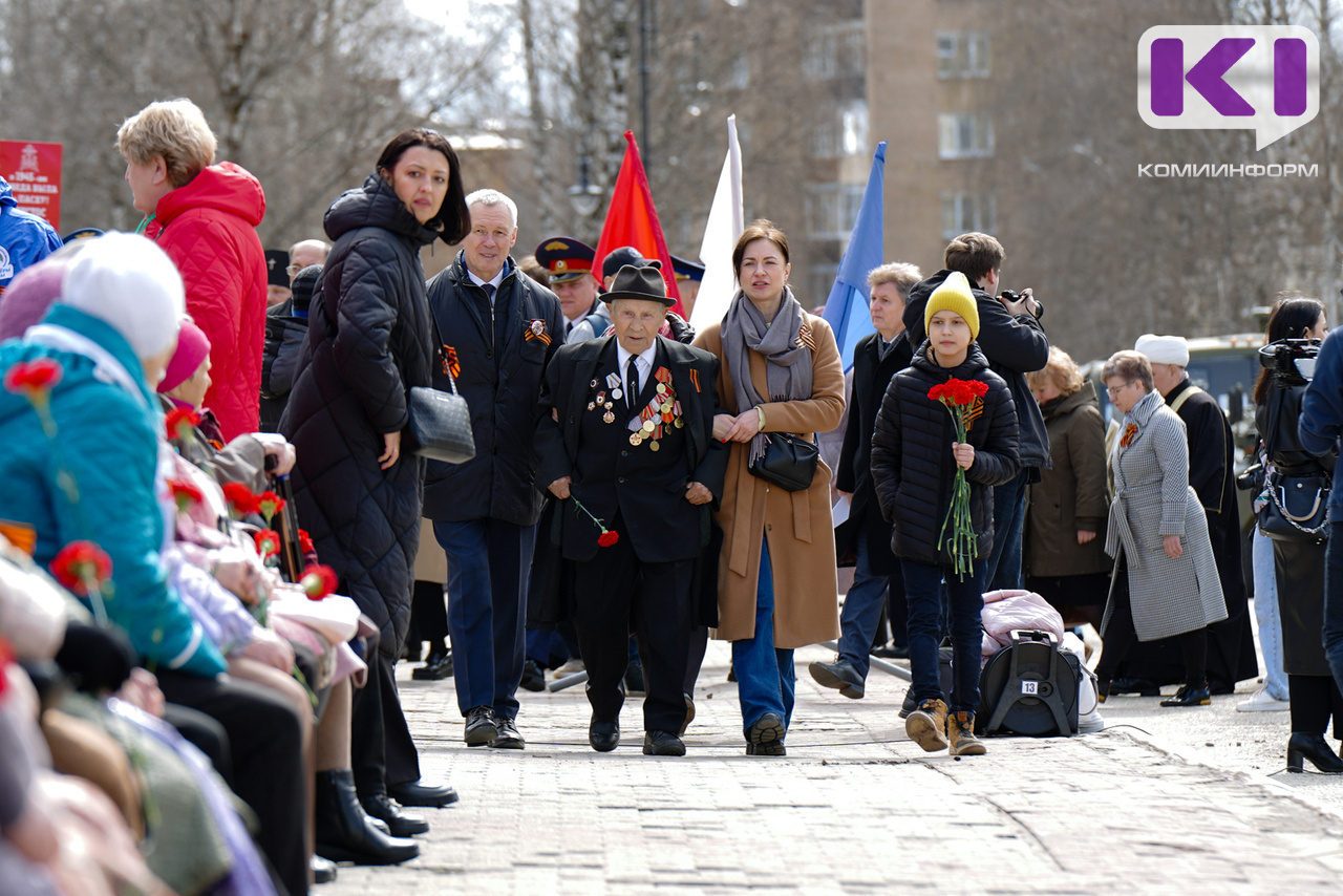 В Сыктывкаре участники парада в честь 78-летия Великой Победы вспомнили  защитников Родины всех эпох | Комиинформ