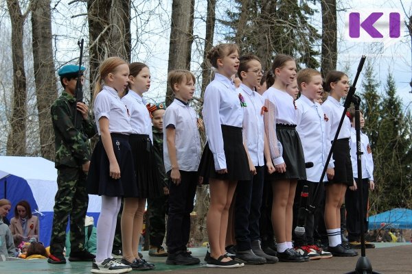 Детский смех, военные песни и дворовые забавы: жители Сыктывкара активно проводят 9 мая