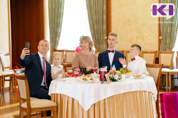 Многодетная семья Телятинских из Усть-Вымского района получила премию Правительства Коми за отличное воспитание детей
