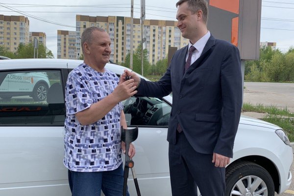 Пять жителей Коми получили новые автомобили от регионального отделения Соцфонда