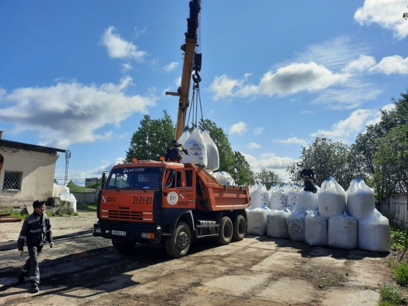 Готовь соли летом: дорожники Сыктывкара закупили галит для зимней обработки дорог