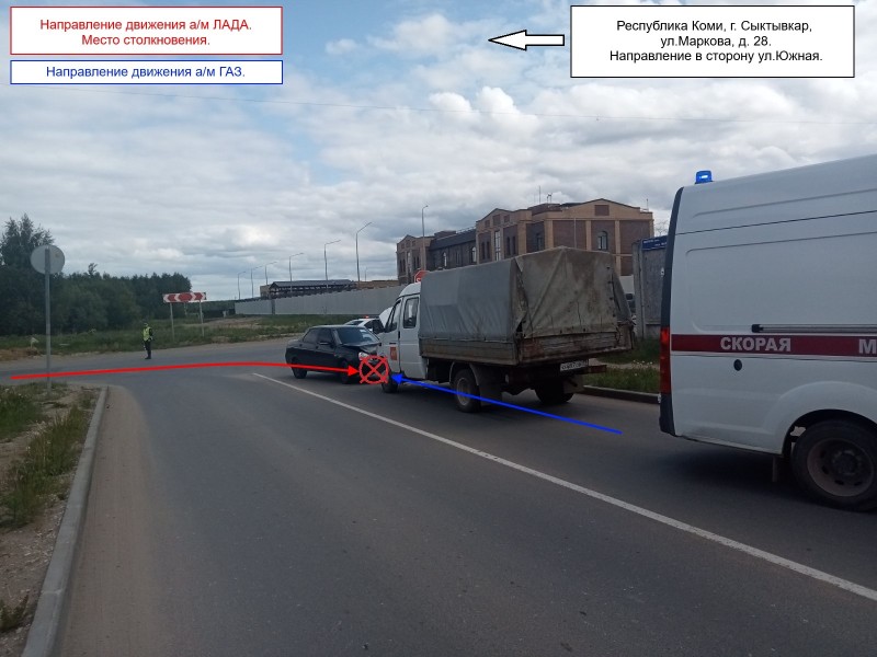 В Сыктывкаре начинающая водитель на "Приоре" врезалась в фургон ГАЗ и получила травмы