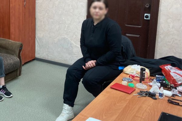 Жительница Усинска подозревается в покушении на сбыт крупной партии наркотиков и даче взятки сотруднику полиции