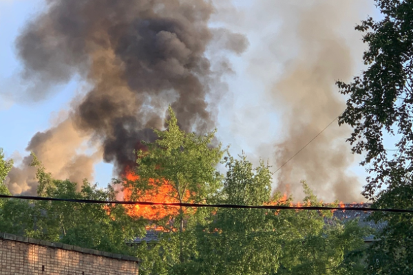 Площадь пожара в общежитии на Октябрьском проспекте в Сыктывкаре составила 600 кв.м