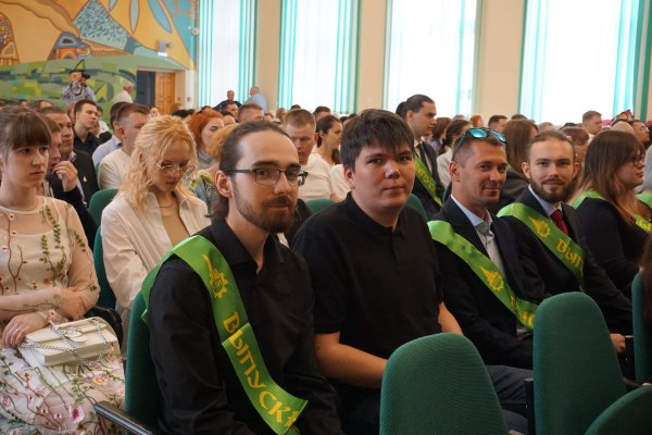 Лариса Карачёва напутствовала выпускников Сыктывкарского лесного института