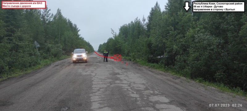 В Сосногорске по вине нетрезвого водителя ВАЗ улетел в кювет
