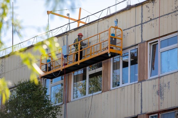 В Усинске начали ремонтировать фасад здания филиала УГТУ