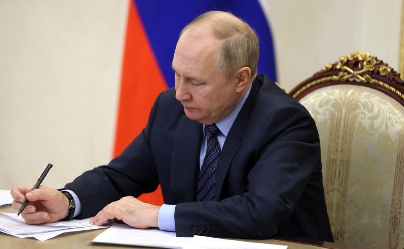 Владимир Путин подписал закон о повышении эффективности мер соцподдержки военнослужащих, принимающих участие в СВО