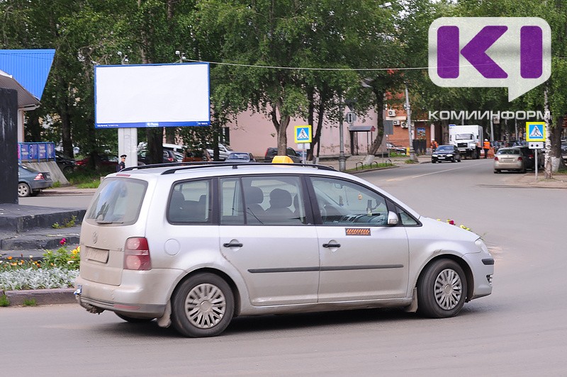 Минэкономразвития Коми выдало более 800 разрешений на работу перевозчикам службы такси