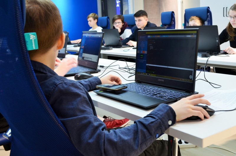 Благодаря нацпроекту "Образование" школы Коми оснащены современной компьютерной техникой


