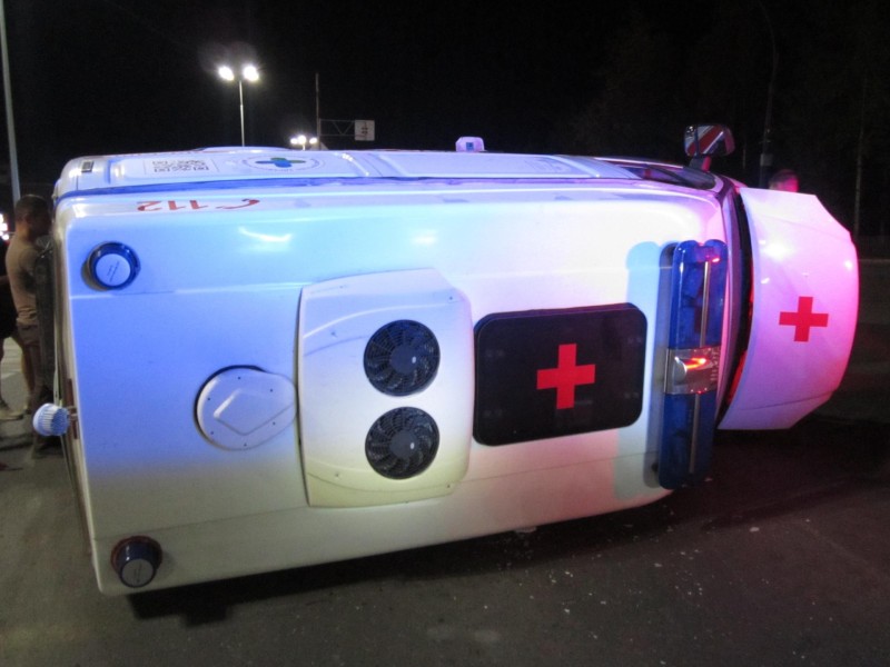 В Ухте водитель скорой помощи при транспортировке больного спровоцировал ДТП с четырьмя пострадавшими