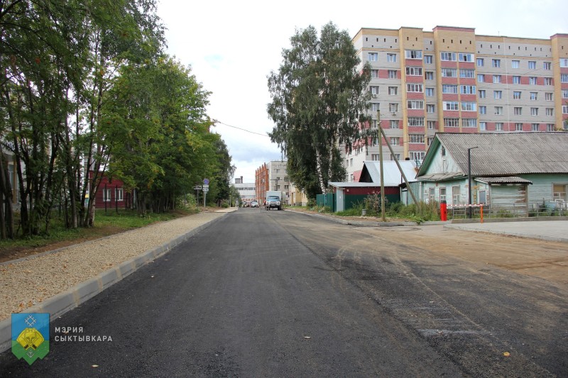 В Сыктывкаре на улице Католикова началось асфальтирование

