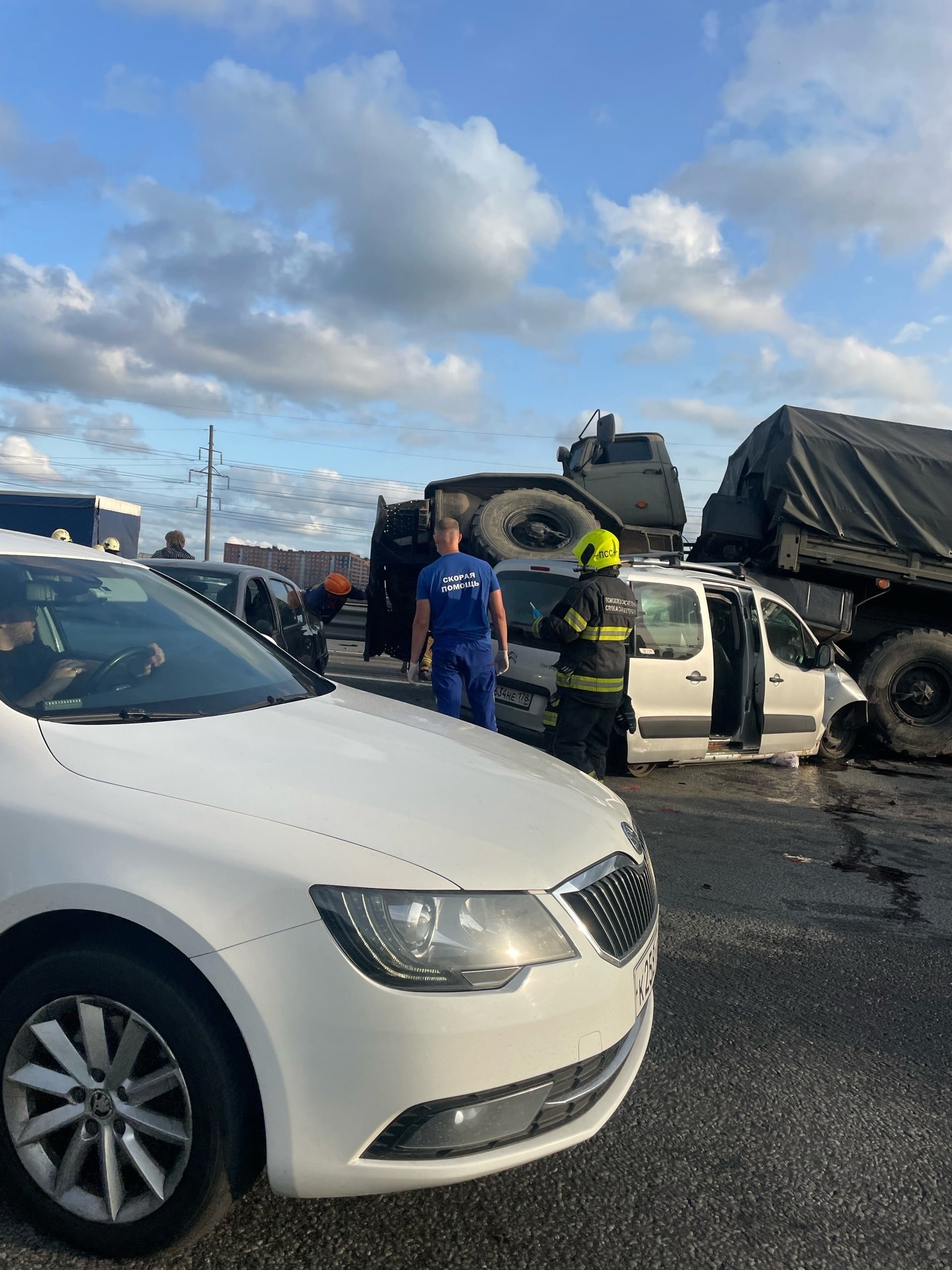 На кольцевой дороге Санкт-Петербурга в ДТП погибли два солдата-срочника из  Коми | Комиинформ