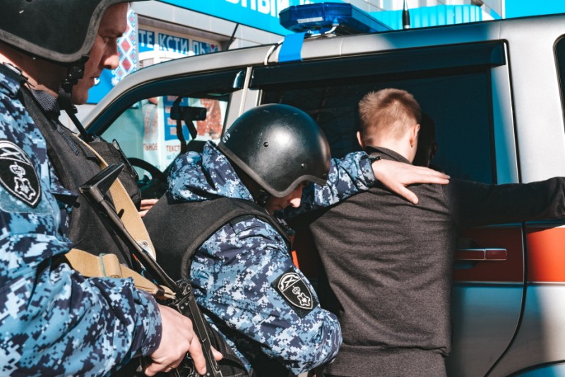 Росгвардейцы Коми задержали буйных посетителей баров и магазина