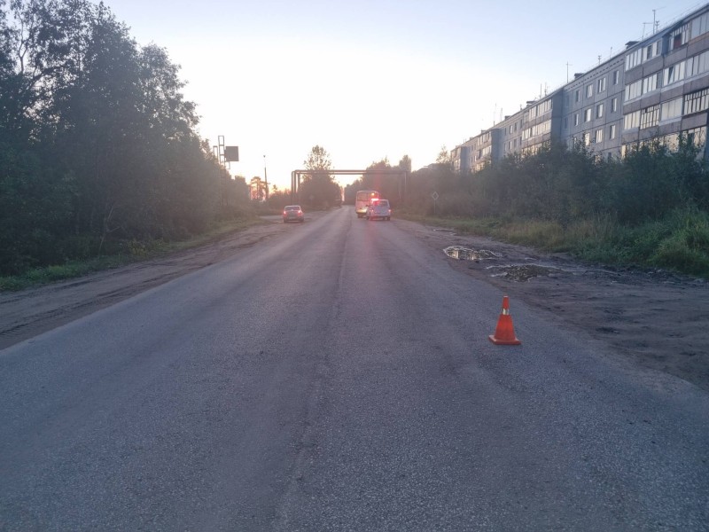В Сыктывдинском районе маршрутный автобус насмерть задавил лежащую на дороге женщину