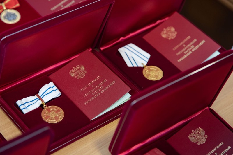 Три многодетные семьи из Коми удостоены медали ордена "Родительская слава"