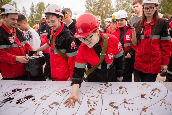Молодых специалистов Ухтинского НПЗ торжественно посвятили в нефтепереработчики