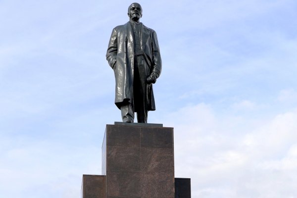 В Инте завершилась реставрация памятника Ленину

