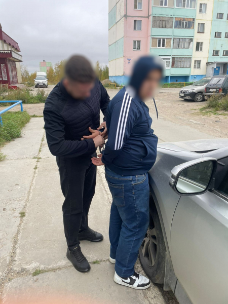 В Усинске полицейские задержали 18-летнего жителя Рязани, который забирал деньги у обманутых пенсионеров