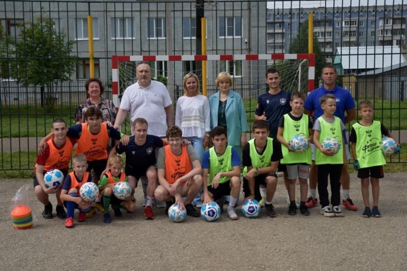 В 23-х школах Коми стартовал всероссийский проект "Футбол в школе"