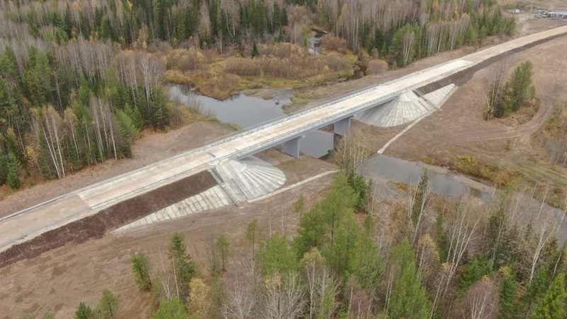 Открыто движение автотранспорта по новому мосту через реку Тыбью в Троицко-Печорском районе
