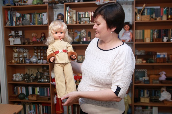 В Коми сотрудница УФСИН создала домашний музей кукол советских времен |  Комиинформ
