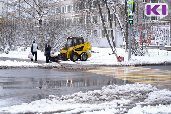 Дорожники Сыктывкара готовят к зиме технику и песчаную смесь