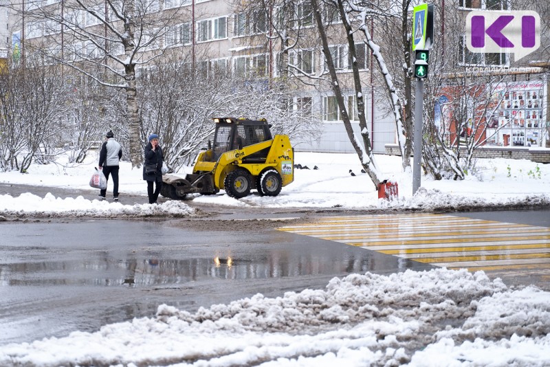 Дорожники Сыктывкара готовят к зиме технику и песчаную смесь