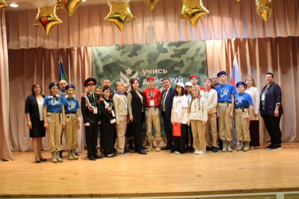 Молодежь и наставники военно-патриотических объединений пяти муниципалитетов проходят сбор в Печоре