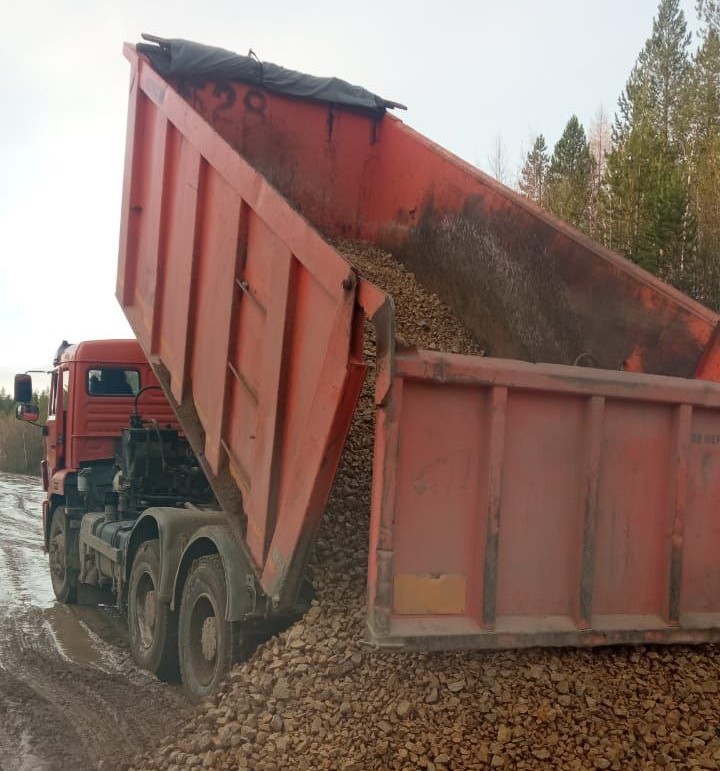 Проблемный участок дороги Чикшино – Кожва – Усть-Лыжа отсыпали щебнем

