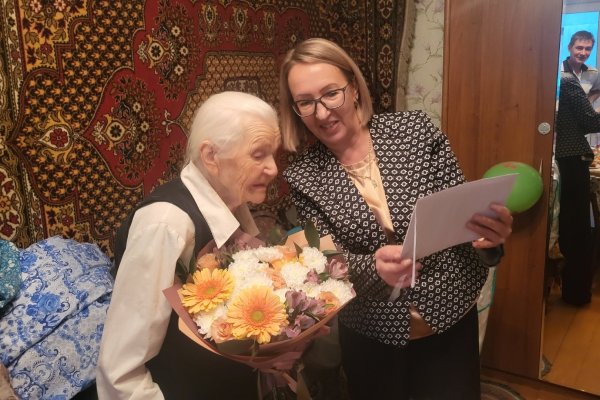 Жительницу Сыктывкара поздравили с вековым юбилеем от имени президента России