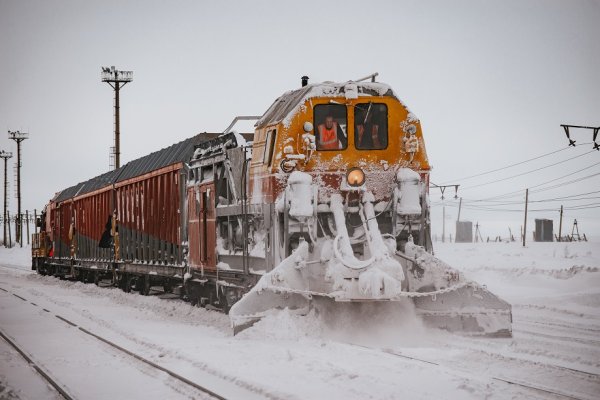 Более 100 единиц техники будут убирать снег на железнодорожных путях в Республике Коми