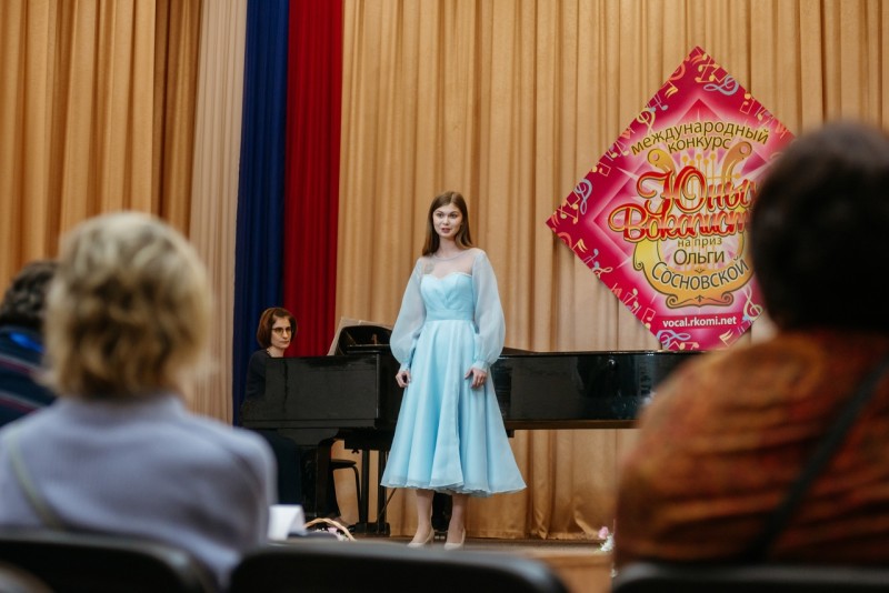 Члены жюри конкурса юных вокалистов Ольги Сосновской приблизили 42 конкурсантов к заветной победе
