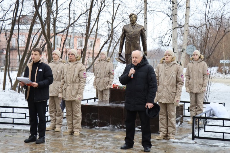 В Инте открыли памятник Почетному гражданину, капитану милиции Сергею Кулешову


