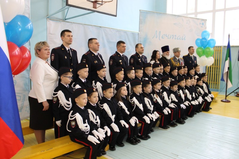 В сыктывкарской школе №24 почетное звание кадета присвоили 88 первоклассникам 