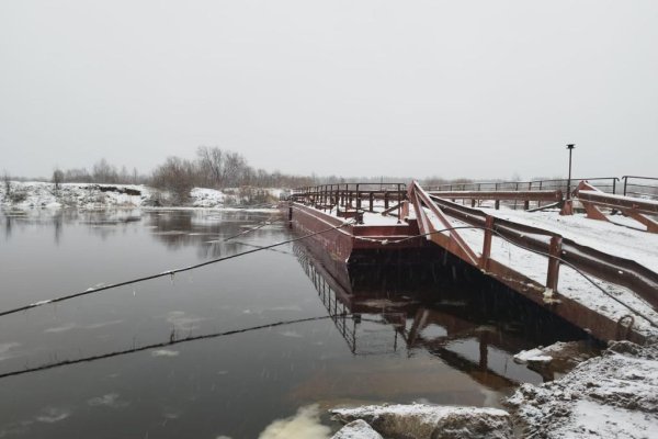 В Коми открыто движение по наплавному мосту через реку Вычегду в Усть-Куломском районе