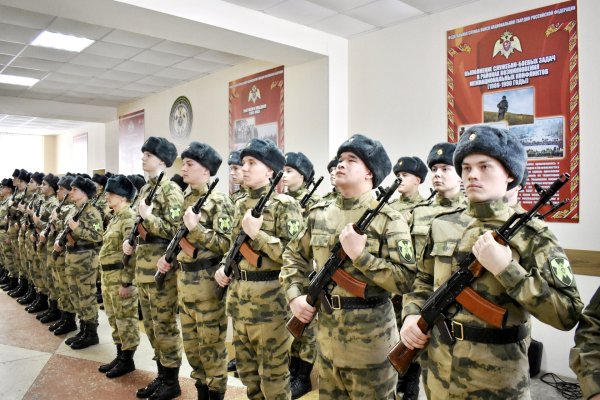 В Сыктывкаре военнослужащие по призыву торжественно приняли присягу