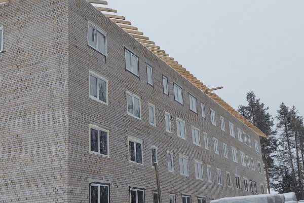 Первый замминистра строительства и ЖКХ Коми проинспектировала стройку домов для переселенцев в Усть-Вымском районе

