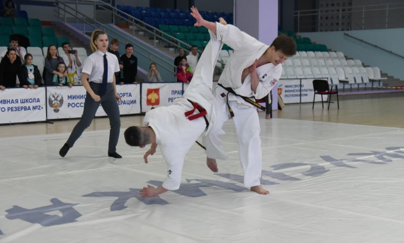 В Сыктывкаре стартовал чемпионат Республики Коми по киокусинкай среди мужчин и женщин 18 лет и старше.