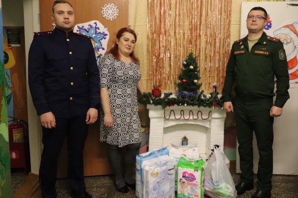В преддверии новогодних праздников военные следователи с коллегами из следственного отдела по г. Воркута посетили дом ребенка