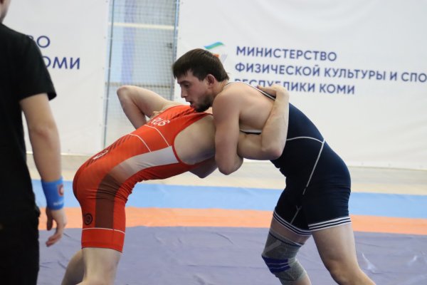 В Сыктывкаре стартовал чемпионат Республики Коми по вольной борьбе