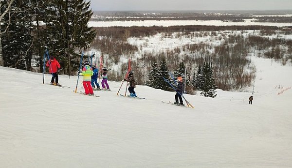 У сыктывкарцев появилась возможность покататься на горных лыжах и сноуборде