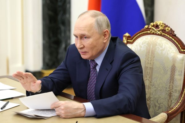 Путин поручил представить предложения по совершенствованию механизмов переселения граждан из районов Крайнего Севера