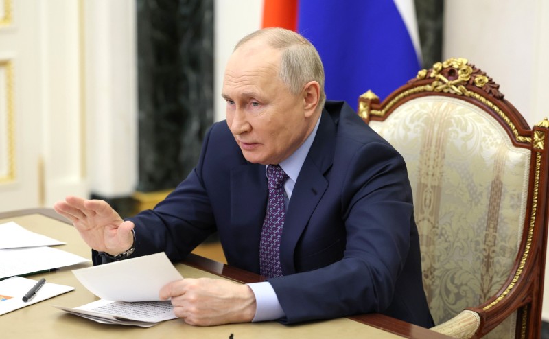 Путин поручил представить предложения по совершенствованию механизмов переселения граждан из районов Крайнего Севера