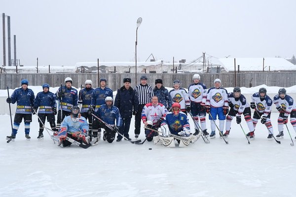 В ИК-25 прошел товарищеский матч по хоккею с шайбой между ледовыми дружинами колонии и Сыктывкара