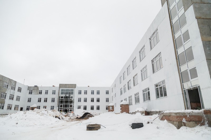 Владимир Уйба проинспектировал ход строительства школы на 825 мест в Эжвинском районе 
