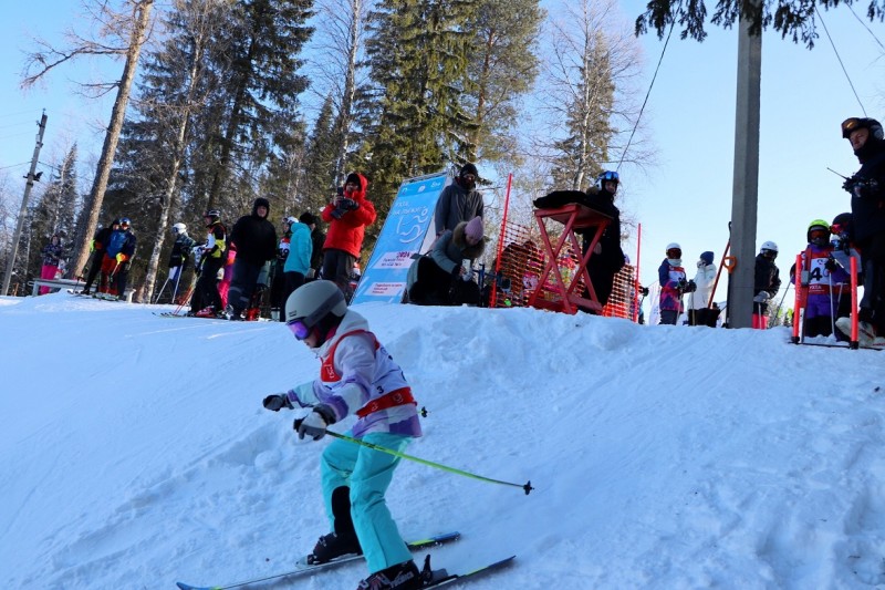 Более 400 человек приняли участие в фестивале "На лыжи" компании РУСАЛ в Ухте 