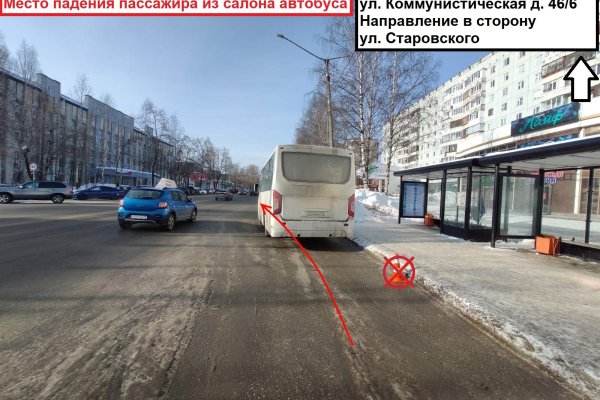 В Сыктывкаре из автобуса выпала пенсионерка