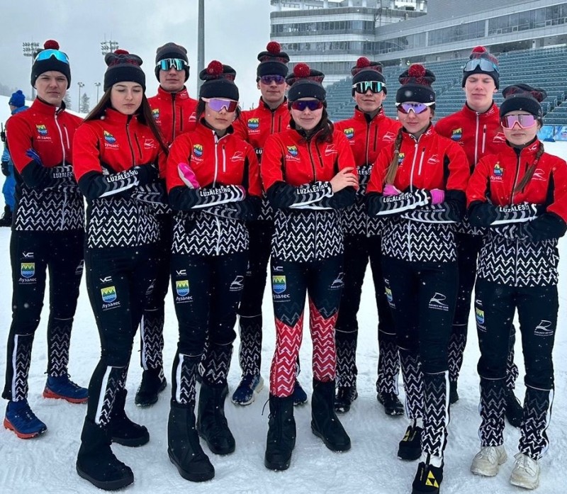 При поддержке компании "Лузалес" удалось обновить лыжные костюмы для юных спортсменов Коми

